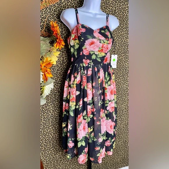 ❌SOLD❌🦋B2G1🦋UNIQUE VINTAGE Black & Pink Floral Reed Swing Dress NWT | MEDIUM | - Picture 6 of 13